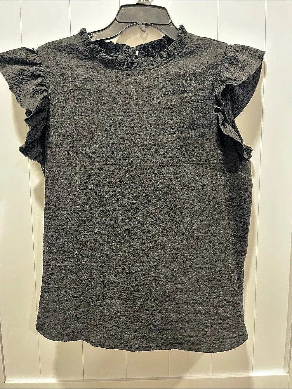 SHEIN Ruffle Sleeve Top in Black Size Large Like New